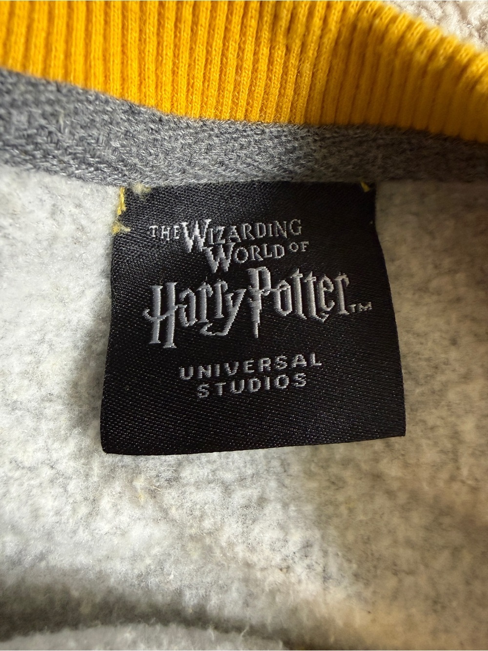 Harry Potter Hufflepuff Womens Medium Sweatshirt - Yellow Gray - Picture 4 of 11